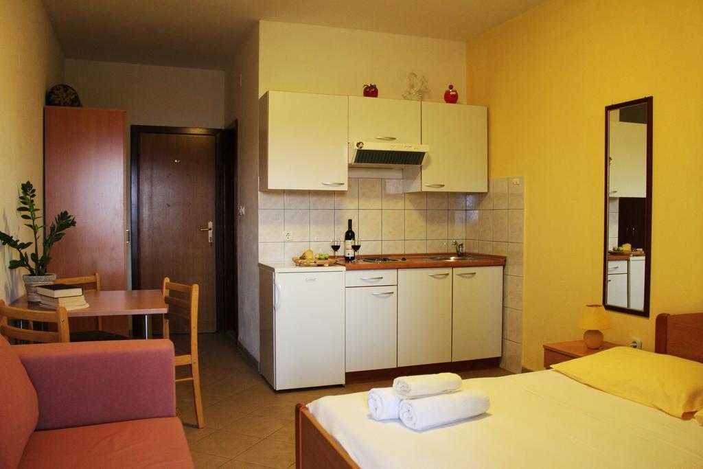 Apartments Ida Sućuraj Kültér fotó